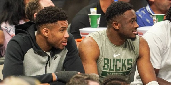 字母哥哥时隔461天重返赛场 12分钟砍下6分